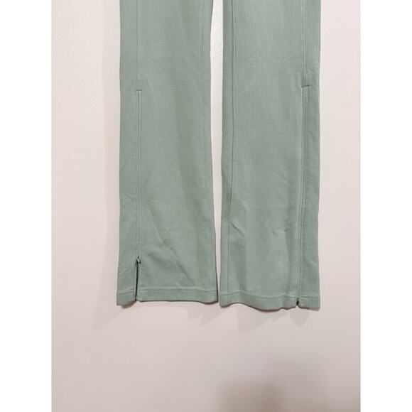 Lululemon Ribbed Softstreme Flared Pant In Jade Grey Size 0 - Picture 2 of 6